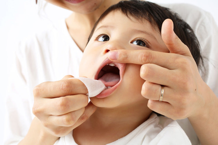 Pigeon Baby Tooth Wipes - Strawberry 贝亲宝宝擦牙巾 草莓味 6 month+ 42pcs